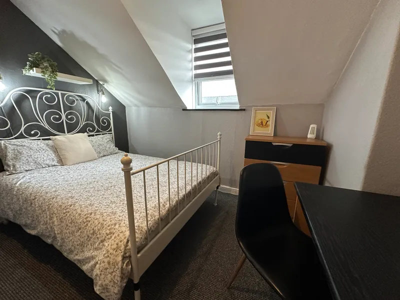Ripon St // 4 Bed // SEPT 2026 - Image 8